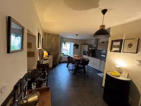 spacieux appartement t3 de 110 m² à la cluse et mijoux avec garage fermé et place de pk
