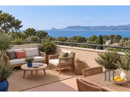 t3 avec vue mer et terrasse de 30 m² – la madrague  saint-cyr