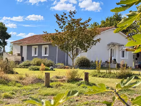 villa avec dépendances sur 1.8 ha