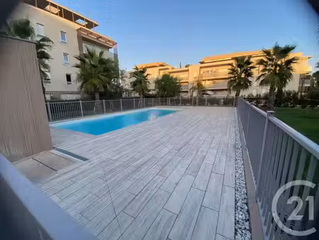 appartement t3 à louer - 3 pièces - 54 71 m2 - frejus - 83 - provence-alpes-cote-d-azur