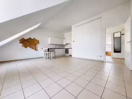 appartement 2 chambres idéalement situé au coeur de l-l-n