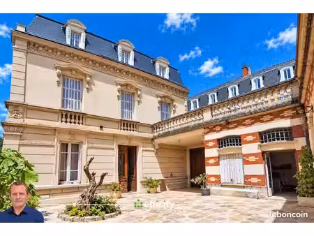 immeuble 18 pièces 594 m²