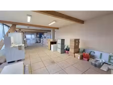 bureaux à vendre le long de la chaussée de renaix.