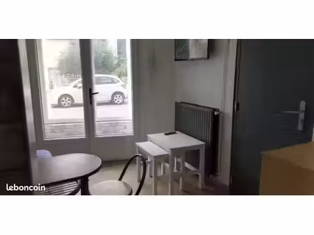 getigné  studio meublé  terrasse