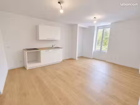 t3 rénové de 54 51 m² – deux belles chambres