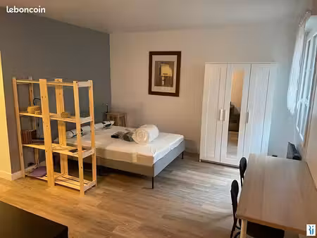 studio 1 pièce 28 m²