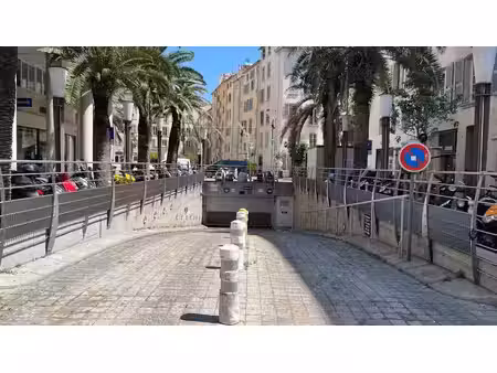 location parking 13 m² à toulon (83000)  155 €