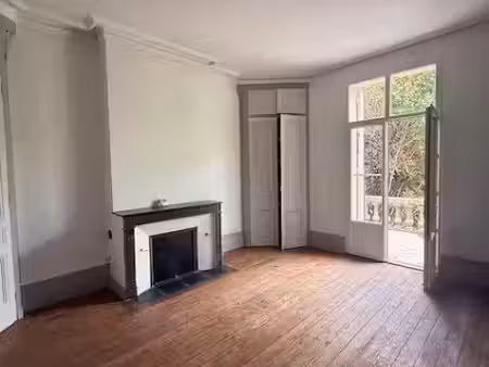 location maison 7 pièces 217 m² à bergerac (24100)  1 440 €