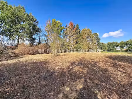 terrain constructible de 1330 m² !