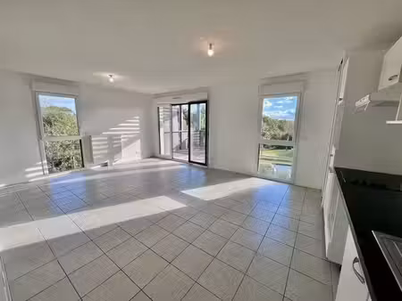appartement t3 + 1 place de parking couverte et une cave