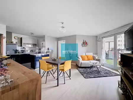 à vendre appartement f3 de 60 m² avec balcon et parking  proche centre-ville  résidence de