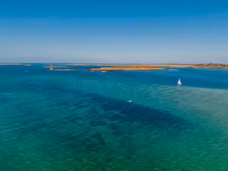 la mer en toile de fond  la plage au quotidien à saint pabu - 156 m2 - 598000 €