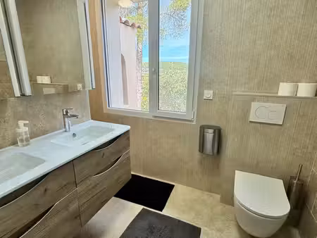 lorgues- maison rénovée avec vue panoramique sur le village
