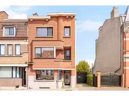 élégante maison de maître avec 4 chambres  garage et jardin