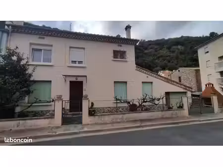 rez-de-chaussée d une maison de 85 m2 avec garage cellier terrasse et espace extérieur à a