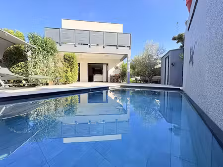 villa de luxe à vendre à aigues-vives