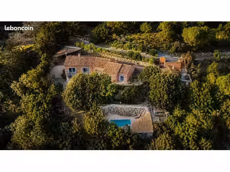 villa 4 pièces 200 m²