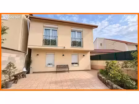 pavillon 7 pièces 120 m²