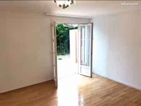 f2 rénové avec jardin privé 2 min a pied rer drancy