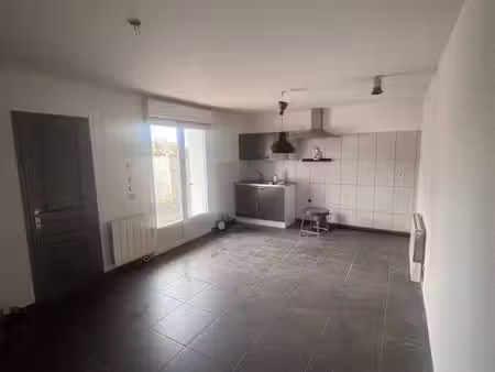 à louer – maison t2 en duplex avec grande cour extérieure – libercourt