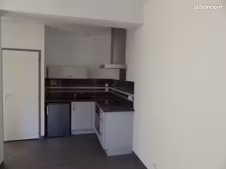 appartement rdc  2 pièces fougères particulier