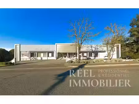 local commercial de 480 m² avec excellente visibilité à gimont