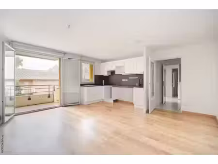 toulouse 31200 - t3 avec balcon  piscine et ascenseur !
