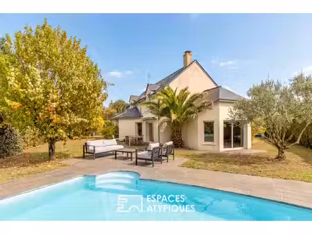 maison contemporaine dans un écrin de verdure