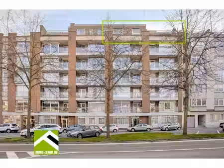 ruim penthouse / dakappartement met 2 prachtige terrassen + zicht over tongeren