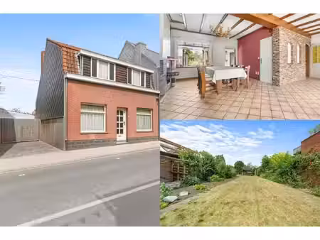 te renoveren halfopen woning met 3 slaapkamers  westgerichte tuin en garage op een rustige
