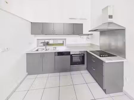 appartement t3 - cuisine équipée - stationnement - résidence carre lumieres