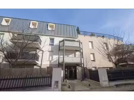 appartement t2 45m2 avec balcon  cave et place de parking en