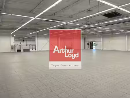 location commerce troyes 10000 2098m²