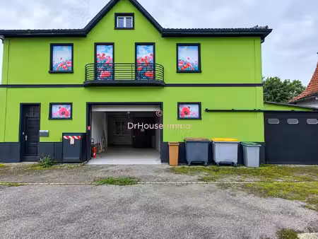 immeuble d'env 467m2 comprenant un local commercial et deux appartements