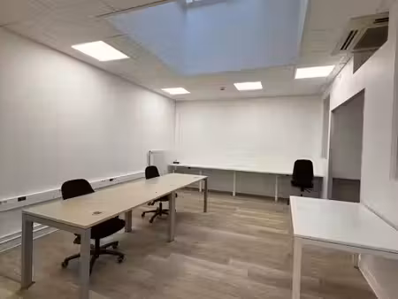 location commerce paris 75019 120m²