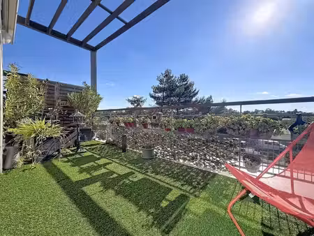 appartement t3 avec terrasse  garage et piscine