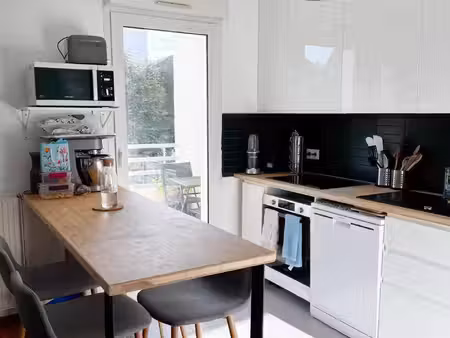f3 lumineux avec terrasse proche rer