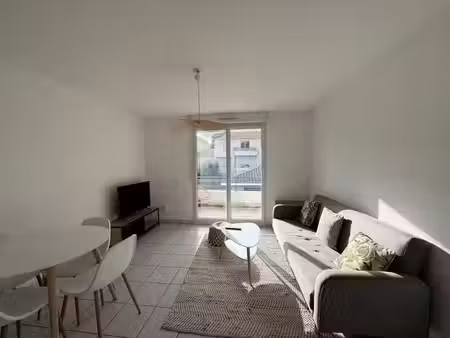 t2 meublé à louer 44m² - parking balcon piscine - mont de marsan