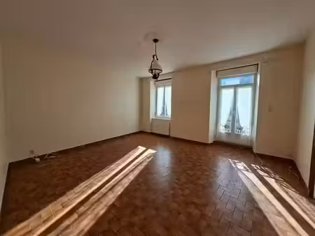 rostrenen  appartement t3 à louer