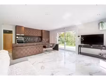 villa contemporaine avec six suites  appartement indépendant et