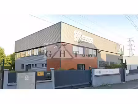 location local commercial