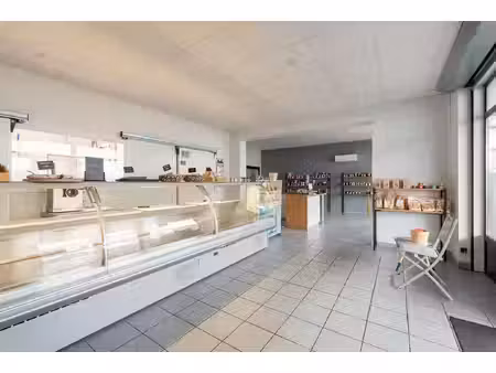 achat local commercial 118m²