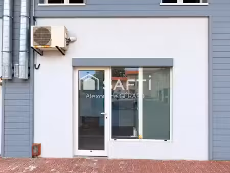cazaux centre  local commercial avec vitrine