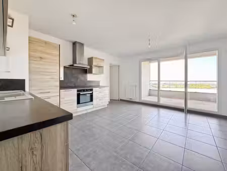 appartement t2 avec balcon et garage – résidence récente – rillieux-la-pape