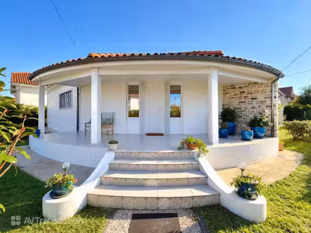 dax maison d'architecte 3 chambres  piscine et terrain 594m²