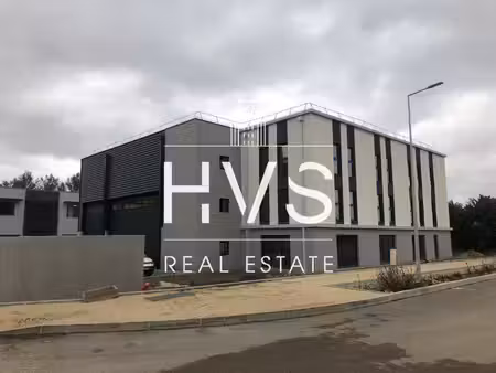 location local professionnel 101m² gardanne 13120