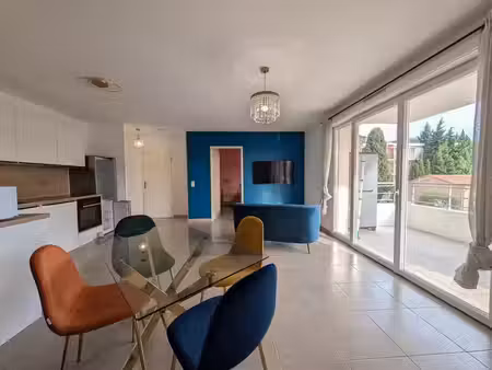 t2 meublé de 44 m² en résidence récente – terrasse  parking sous-sol et dpe a