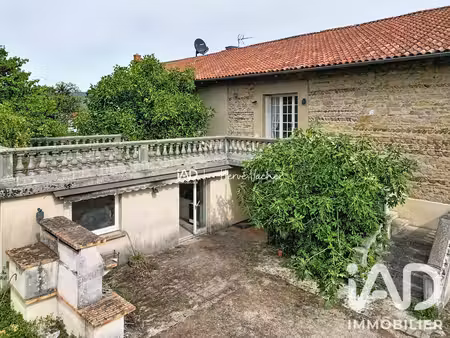 maison de village à saint-martin-du-mont (01160)