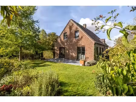 élégante villa 4 façades dans un environnement résidentiel r