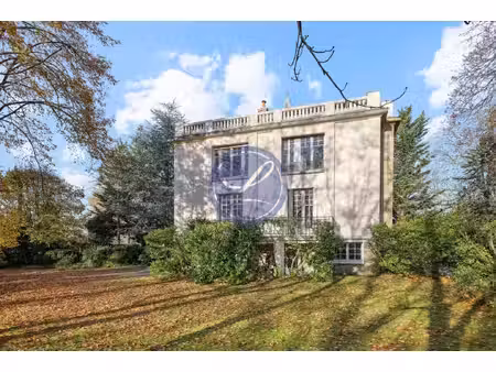 maison de luxe à louer dans le quartier ibis
